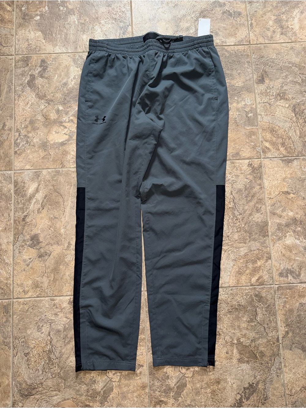 Under armour men’s XL athletic pants gray